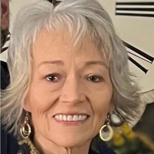 Meet your Posher, Dana